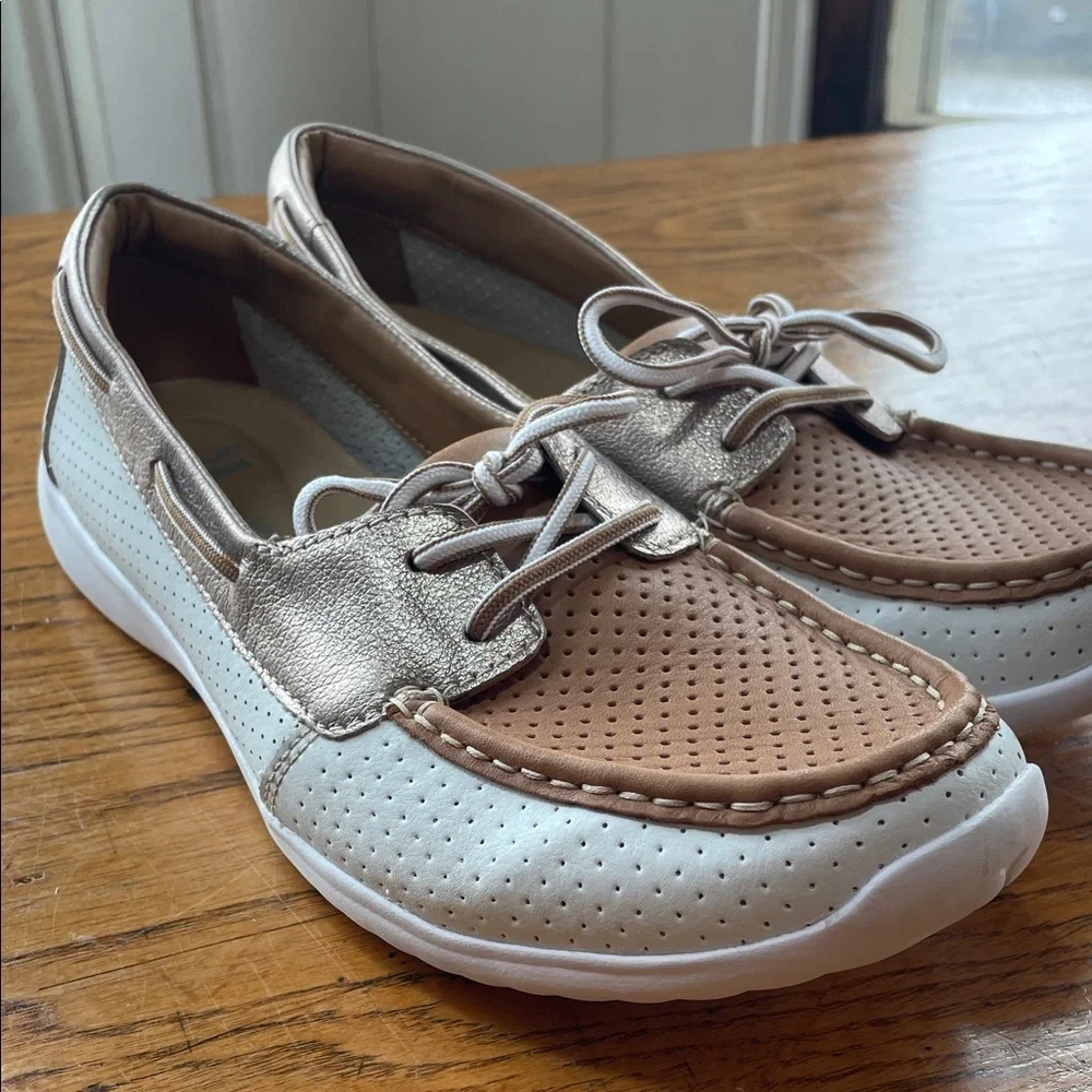 CLARKS ARBOR OPAL LEATHER BOAT SHOE
SIZE 9.5 - Picture 2 of 12